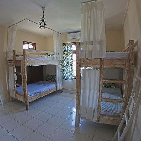 Surfers House Hotel Kuta Lombok Eksteriør billede