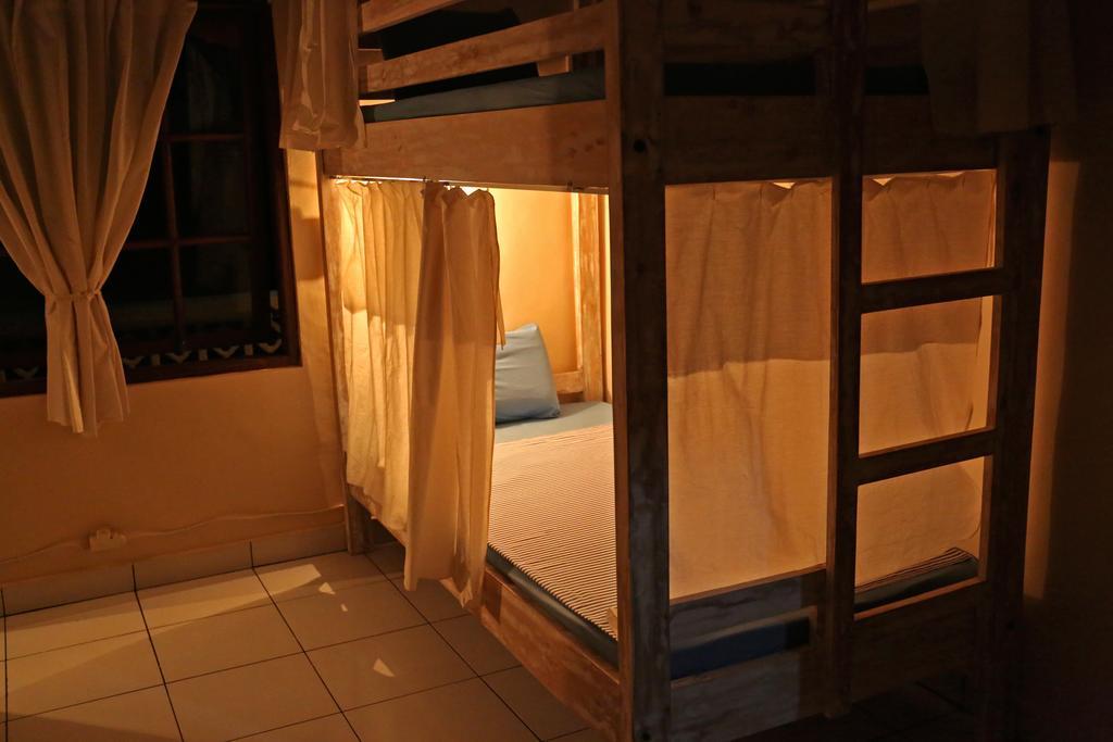 Surfers House Hotel Kuta Lombok Eksteriør billede