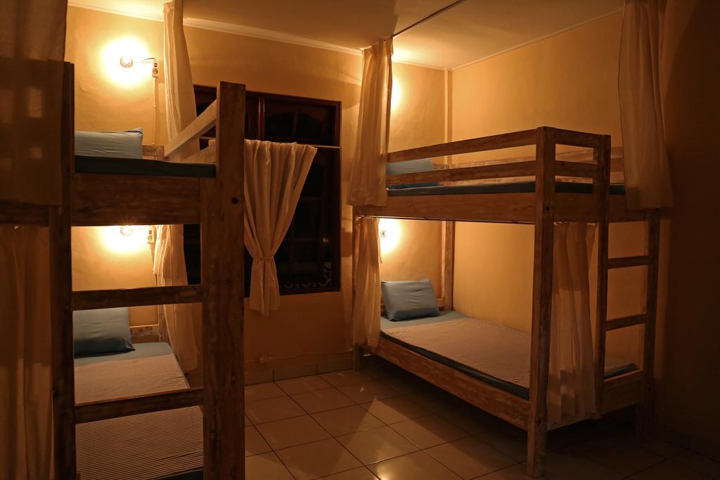 Surfers House Hotel Kuta Lombok Eksteriør billede