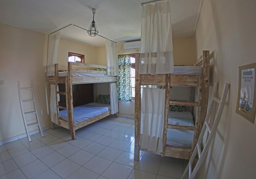 Surfers House Hotel Kuta Lombok Eksteriør billede