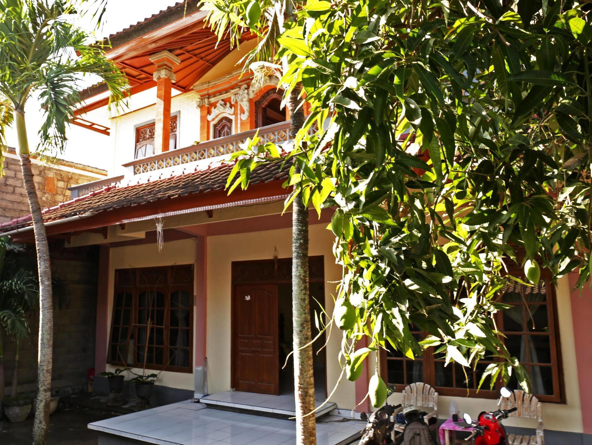 Surfers House Hotel Kuta Lombok Eksteriør billede