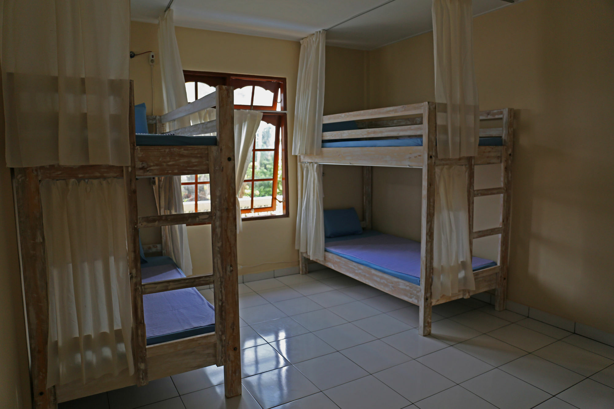 Surfers House Hotel Kuta Lombok Eksteriør billede
