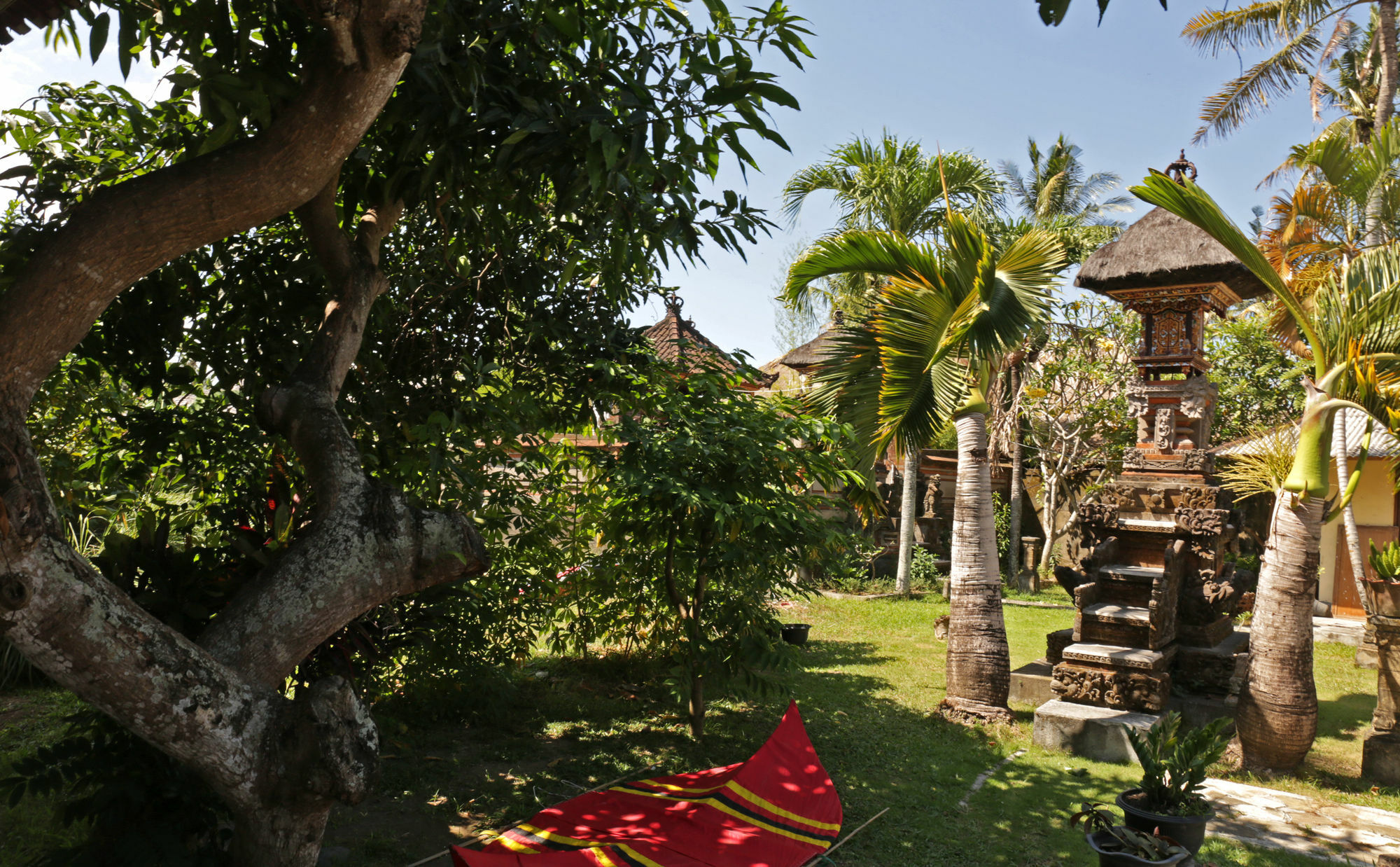 Surfers House Hotel Kuta Lombok Eksteriør billede