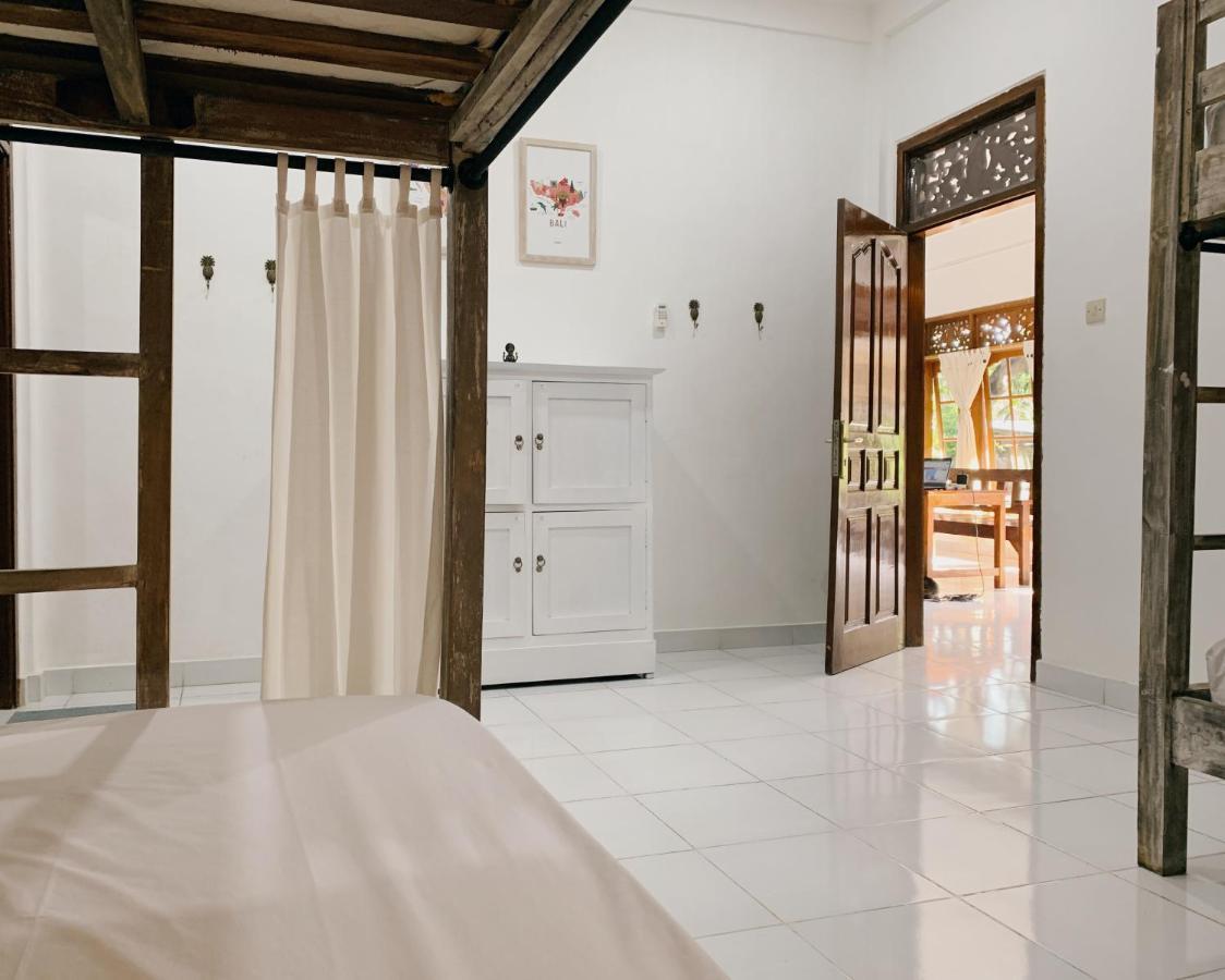 Surfers House Hotel Kuta Lombok Eksteriør billede