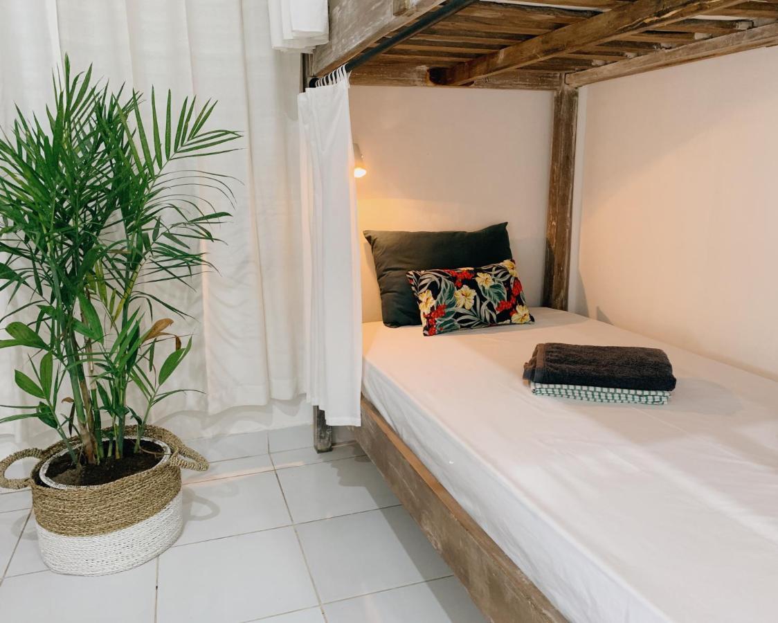 Surfers House Hotel Kuta Lombok Eksteriør billede