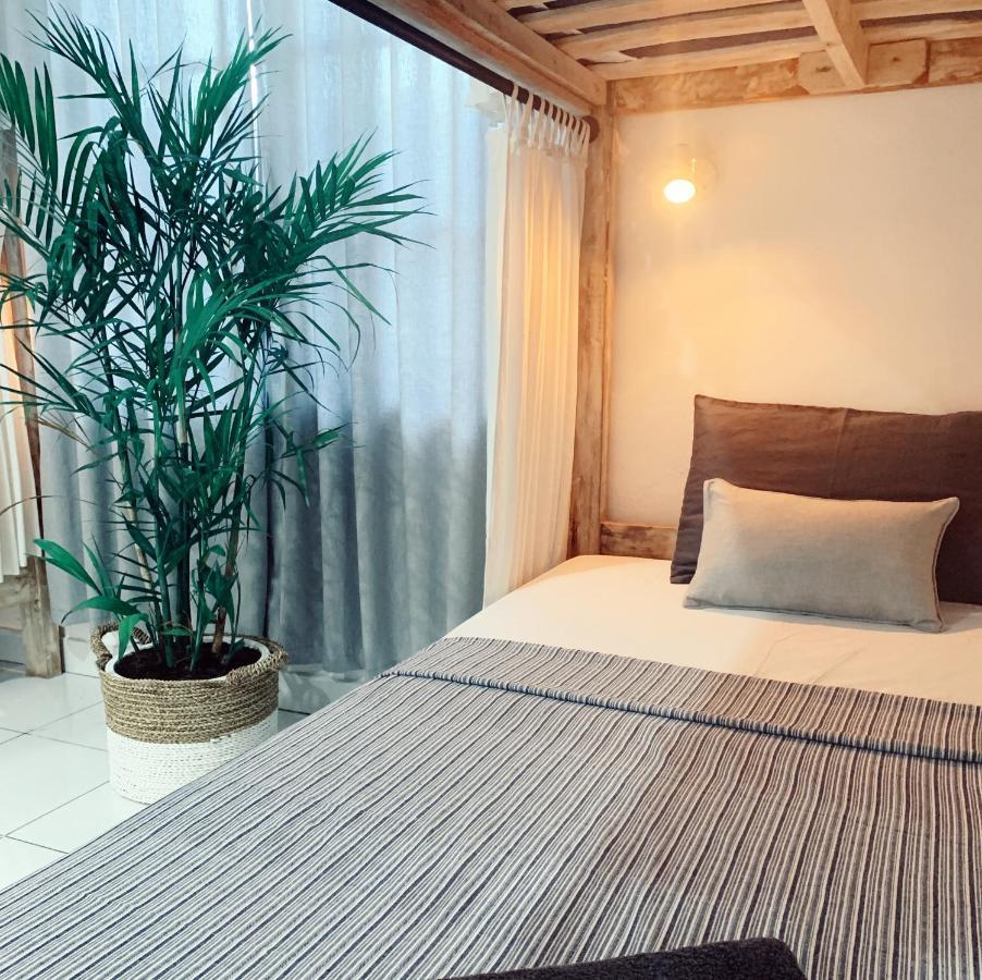 Surfers House Hotel Kuta Lombok Eksteriør billede